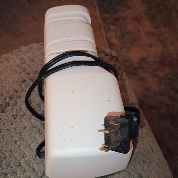 Dual-Tone Electric Knife Sharpener. Like New Business And White - Picture 2 of 5